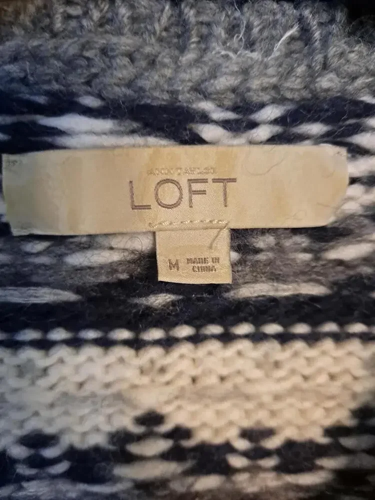 Loft Gray Crew Neck  Sweater‎ with Geometric Design on Top Size Medium